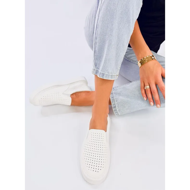 TOWNS WITTE OPENGEWERKTE SLIPON SNEAKERS